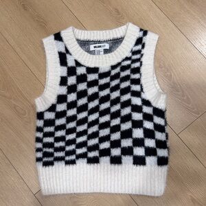 ✨Host pick ✨Black and White Sleeveless Crop Tank Top